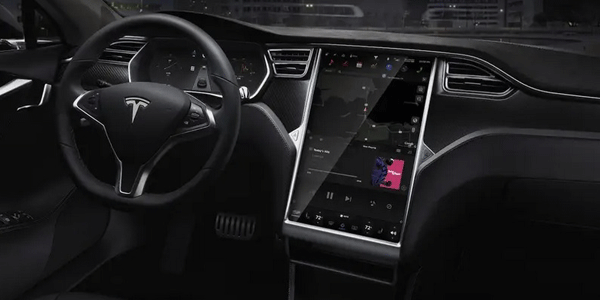 Tesla Model S screen probed by NHTSA